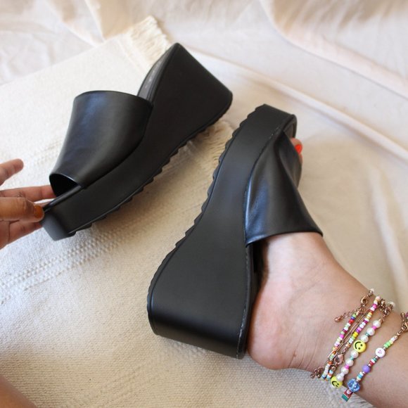Influencer Edit Collection// Black Platform Wedge Mule - Picture 4 of 15